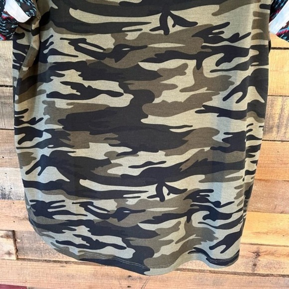 Sunshine & Rodeos Camo And Aztec Print Top Size Large - Picture 8 of 11